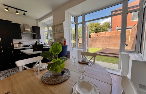 Prestwich House | Stylish 3-bed home in Prestwich with free parking
