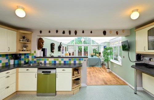 Canton House | Stylish 3-Bed Home in Canton wGarden Parking Pass The Keys