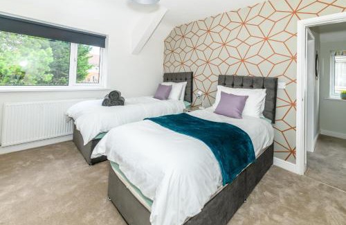 Doncaster Apartment | Stylish 3 Bed House Near Hospital, Racecourse, Free Parking