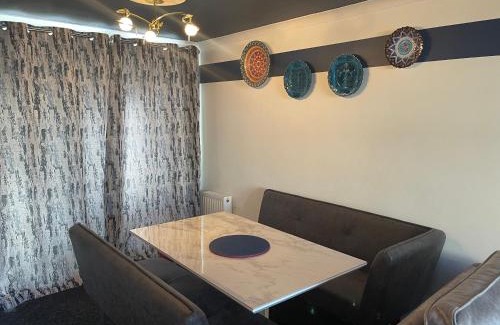 Handsworth House | Stylish 3 bed house, private parking on premise, with conservatory, close to KFC, McDonalds, ALDI and ASDA