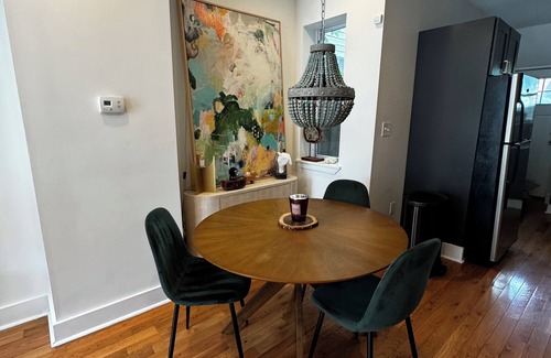 South Philadelphia House | Stylish 3 Bed Near Center City I Exposed Brick+Art