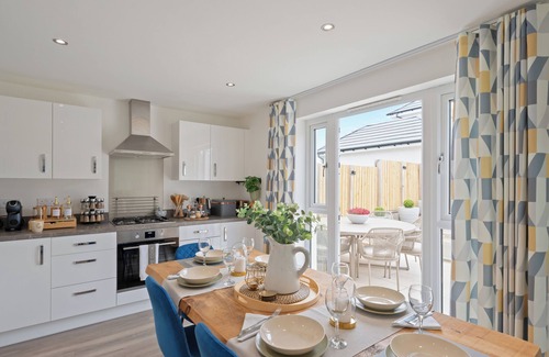 Perth House | Stylish 3-Bed Retreat with Hot Tub & Garden | Near Perth City Centre
