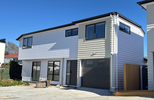 Papatoetoe House | Stylish 3 Bed Rooms Retreat Near Auckland Airport, Papatoetoe Location