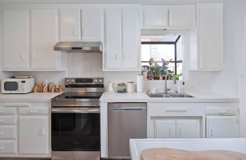 Gas Lamp Section House | Stylish, 3 Bedroom Beach House w/Ocean Views