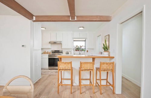 Gas Lamp Section House | Stylish, 3 Bedroom Beach House w/Ocean Views