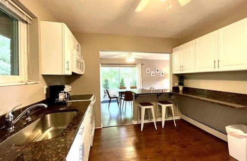 Ann Arbor House | Stylish 3-Bedroom 1 Mile from Downtown & Michigan Stadium w/Free Parking