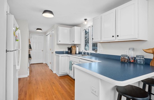 Harwich Center House | Stylish 3 bedroom Cape Cod Retreat with AC, Outdoor Shower and Fresh Linens