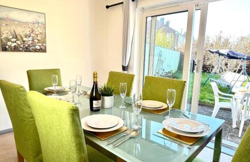 Kidlington Villa | Stylish 3-Bedroom House with Garden & Free Parking's, Prime location with private garden