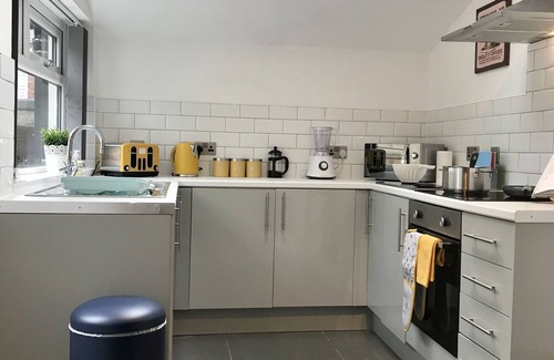 Wigan House | Stylish 3 bedroom house only 5 mins from M6/M58
