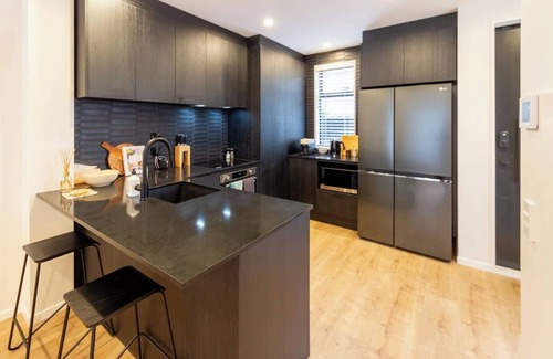Merivale House | Stylish 3-Bedroom Home in Prime City with Garage
