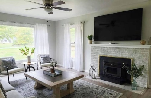 Warren House | Stylish 3 Bedroom Ranch Home in Middle of Howland