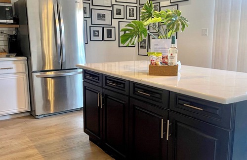 Newark House | Stylish 3-bedroom townhome in Newark/15 min to NYC