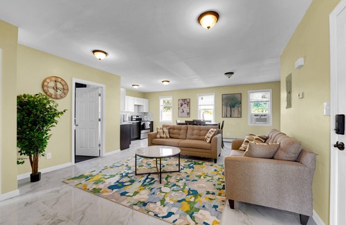 South Side Apartment | Stylish 3-bedroom 3rd fl Apt in Mount Vernon, NY
