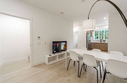 Seafair House | Stylish 3 Bedrooms Townhouse Perfect for Family's Trip
