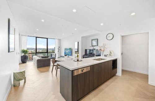 Macquarie Park Apartment | Stylish 3 bedrooms with Stunning Views & 3mins to Macquarie Shopping Center