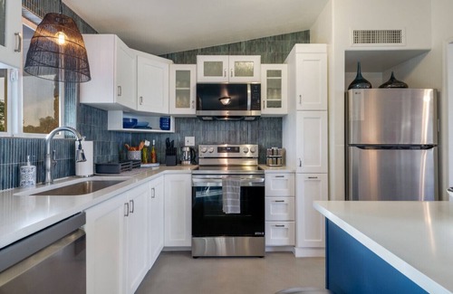 Casas Adobes House | Stylish/3 BR 2 BA/Carport/Big Yard/Grill