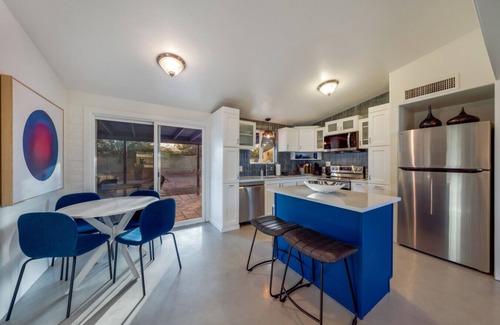 Casas Adobes House | Stylish/3 BR 2 BA/Carport/Big Yard/Grill