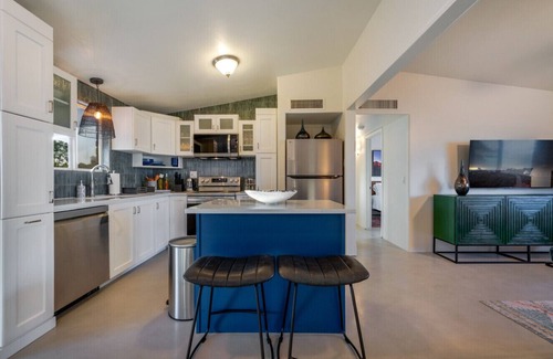 Casas Adobes House | Stylish/3 BR 2 BA/Carport/Big Yard/Grill