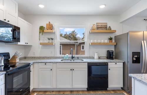 Wilmington House | Stylish 3 BR House: 1 King Bed. Centrally Located!
