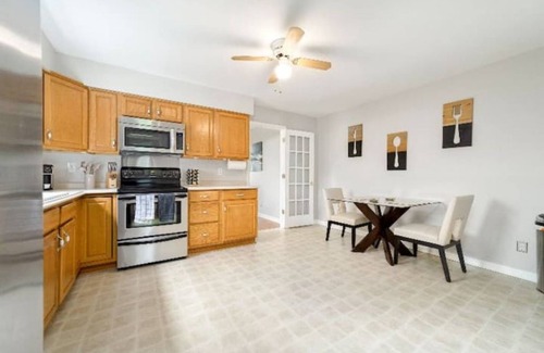Charlotte House | Stylish 3 BR Near Uptown CLT