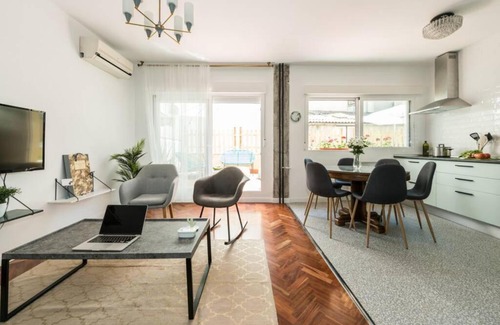 Embajadores Apartment | Stylish 3 BR With Private Terrace In City Center