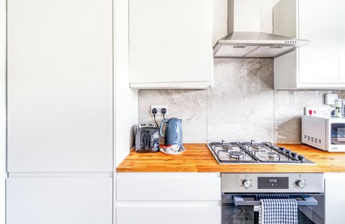 Stanwell Apartment | Stylish 3-bed Flat with Patio Near Heathrow