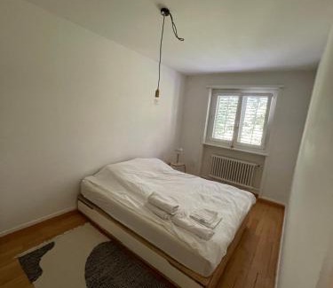 District 9 Apartment | Stylish 3-Room Altbau Flat Balcony & Office