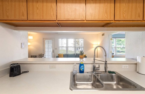 Bryant Pattengill West Condo | Stylish 3BD 2 Miles from Stadium