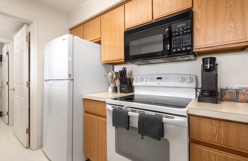 Bryant Pattengill West Condo | Stylish 3BD 2 Miles from Stadium