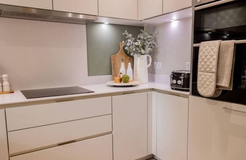 Winchester House | Stylish 3BD Townhouse in Central Winchester