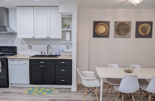 Barrie House | STYLISH 3BDR HOUSE BARRIE