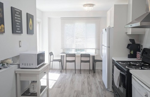 Barrie House | STYLISH 3BDR HOUSE BARRIE