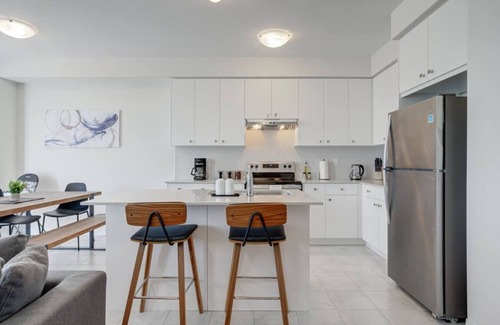 Pickering Apartment | Stylish 3BDR in Pickering`s Heart | Free Parking