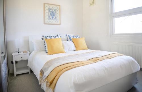 Watford House | Stylish 3Bed House with Garden, Parking, near Stations, London & Harry Potter studios, great for families and contractors