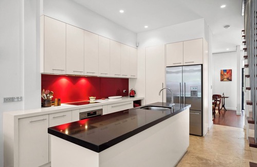 Balmain House | Stylish 3BR, 2BA King Beds Balmain Terrace Near Parks, Ferries & Darling Street