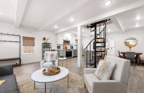 Vancouver House | Stylish 3BR | 2mi to Waterfront + Fenced Yard