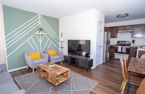 Mosby Apartment | Stylish 3BR Apt, with Yard & Parking - Near RVA's attractions