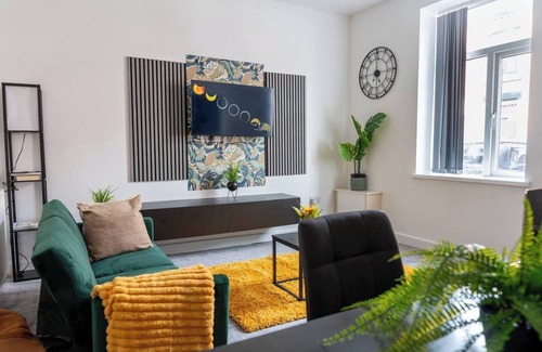 Ashton-under-Lyne House | Stylish 3BR House 18mins to Peak District/Wifi/Free Parking/Netflix/Sky Sports