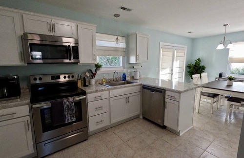Murraysville House | Stylish 3BR Home - 15 min from beach or downtown