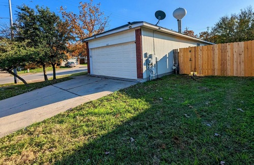Austin House | Stylish 3BR House w/ 4 Beds, 2 Baths near Tesla HQ