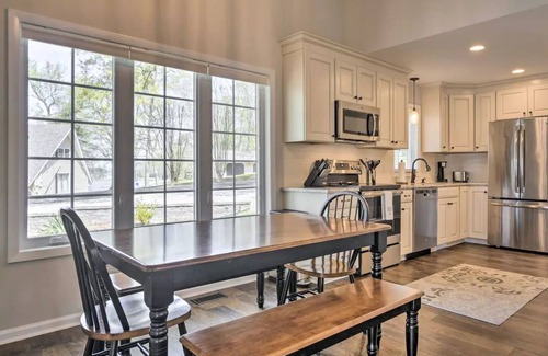 Henderson Cottage | Stylish 3BR Lakefront Home on Kerr Lake