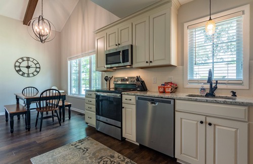 Henderson Cottage | Stylish 3BR Lakefront Home on Kerr Lake