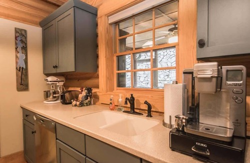 Zirconia House | Stylish 3BR Log Cabin w/Fire Pit | Near Trails