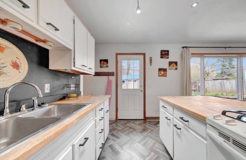 Urbana House | Stylish 3BR Private Home Near UIUC & Downtown