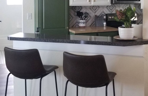 Auburndale House | Stylish 3BR Retreat with Pool Near Attractions - Pet Friendly