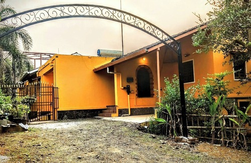 Karjat Cottage | Stylish 3BR Riverside Family/Pet Friendly Cottage with Pool & Treehouse - Karjat