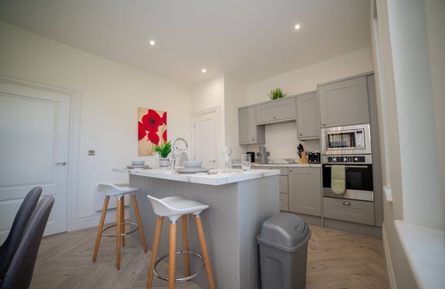 Leeds House | Stylish 3BR Townhouse in Leeds Leisure & Corporate