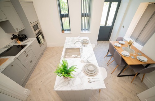 Leeds House | Stylish 3BR Townhouse in Leeds Leisure & Corporate