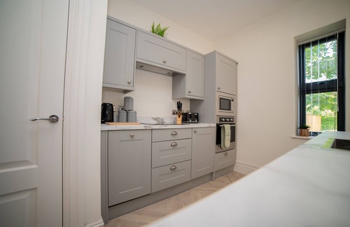 Leeds House | Stylish 3BR Townhouse in Leeds Leisure & Corporate