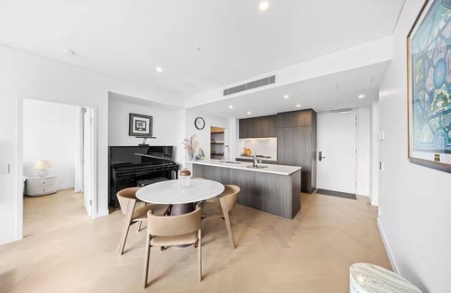 Marsfield Apartment | Stylish 3BR w/City Views & 5mins to Macquarie Uni